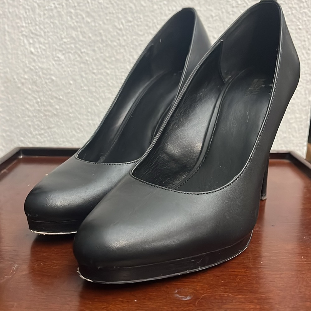 Michael Kors Black Chantal Platform Pumps Size 9